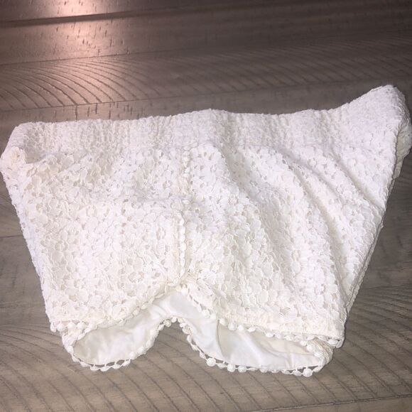 Soft Cream Lace Over Lining Shorts for Summer or Vacation! Pom Pom Hem 32… - Picture 12 of 17